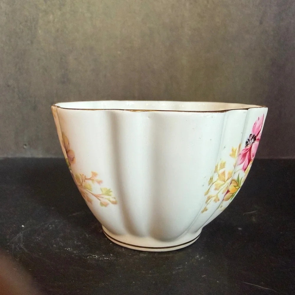 Victoria C&E Bone China England Floral Anemone Scalloped Sugar Bowl Gold Gilt